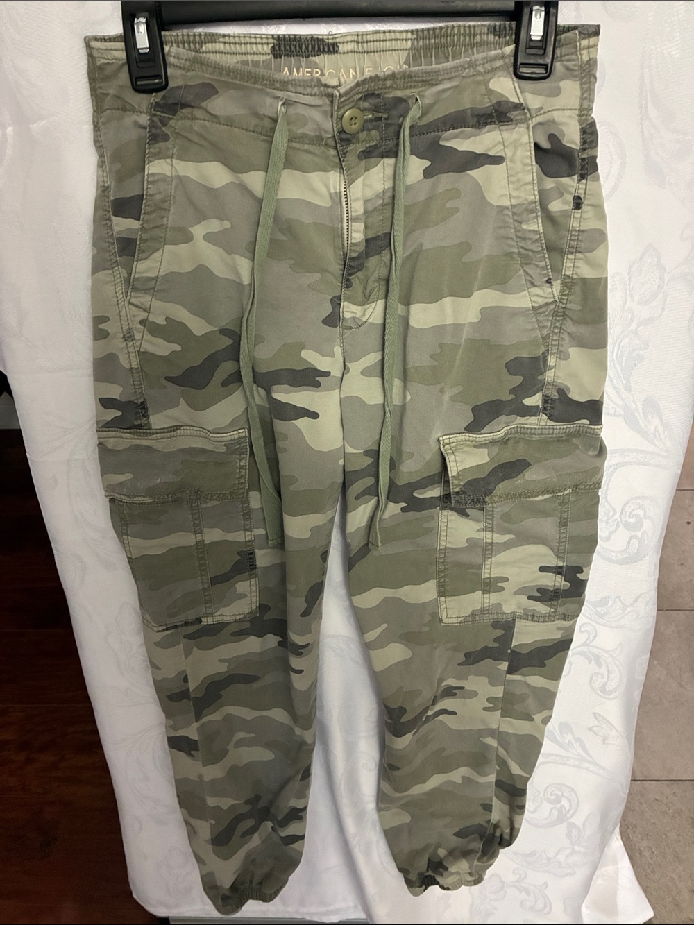 American Eagle Outfitters Womens Camouflage Cargo Joggers - Olive/Tan